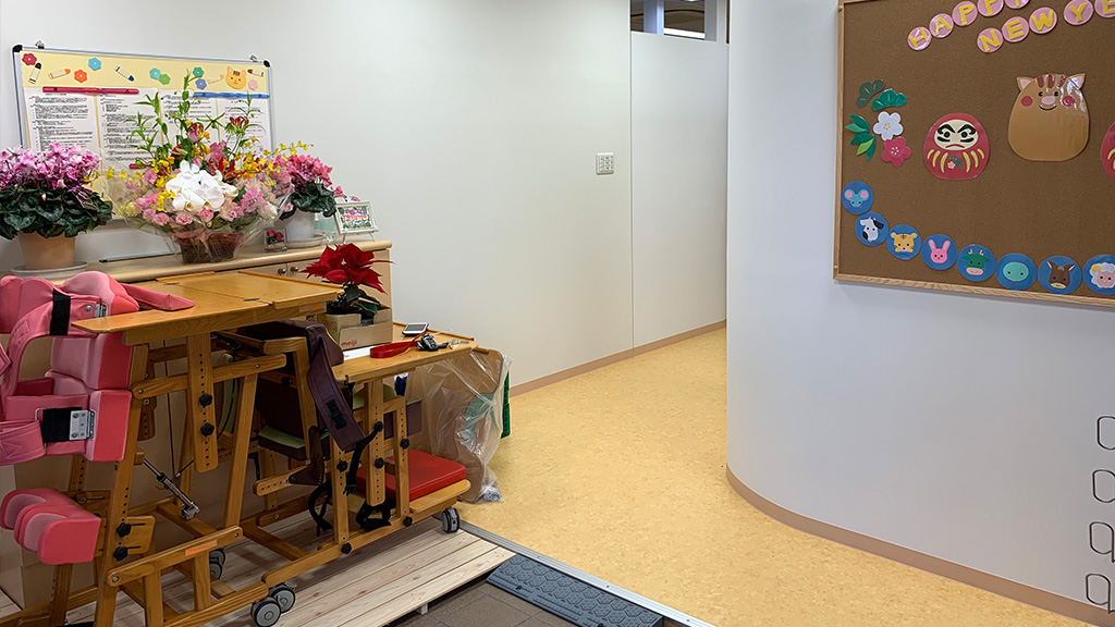 放課後等デイサービスのTomorrow(トゥモロー）の施設紹介　エントランス